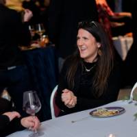 2 women laughing at a table